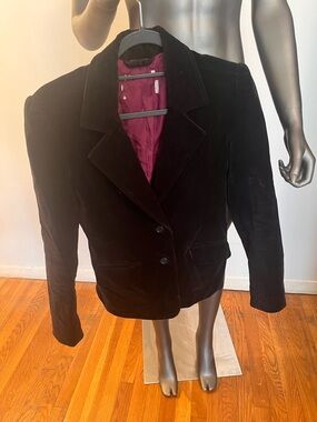 Classic Women's Black Velvet Blazer with Burgundy Lining